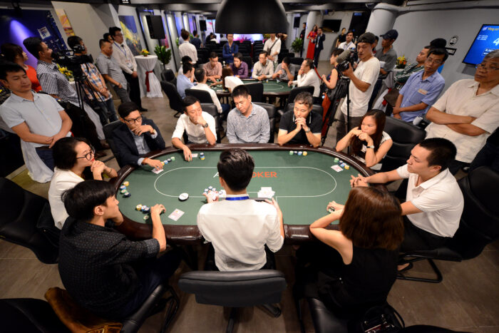 Chiến lược giải đấu Poker cho người mới bắt đầu