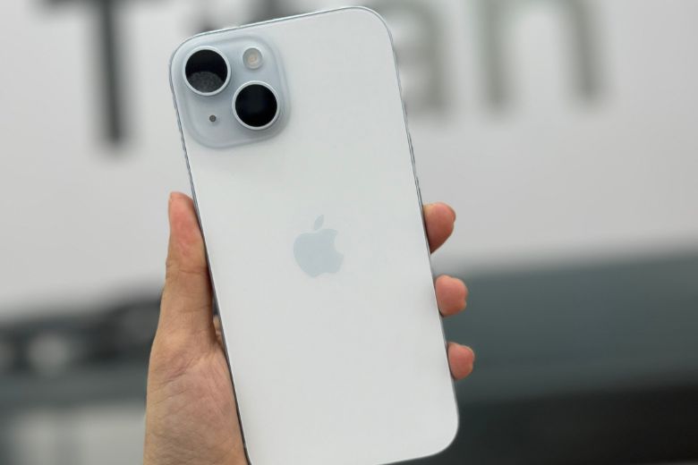 Đánh giá iPhone 15 thường chi tiết từ A-Z bởi các chuyên gia